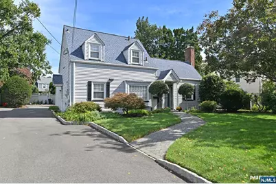 137 E Magnolia Avenue, Maywood, NJ 07607 - Photo 24