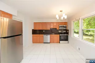 85 Primrose Ln B, Paramus, NJ 07652 - Photo 4