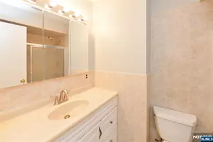 85 Primrose Ln B, Paramus, NJ 07652 - Photo 14