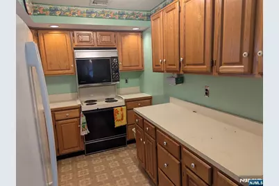 31 Maple Avenue 31A #31A, Park Ridge, NJ 07656 - Photo 6