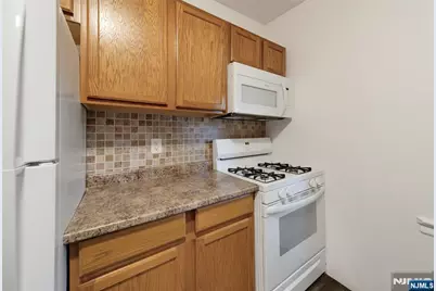 81 Chester Place K2C #K2C, Englewood, NJ 07631 - Photo 12