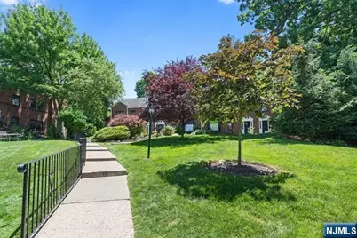 90 Tracey Place F-2-T #F-2-T, Englewood, NJ 07631 - Photo 2