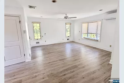 12 Heatherhill Lane, Woodcliff Lake, NJ 07677 - Photo 6