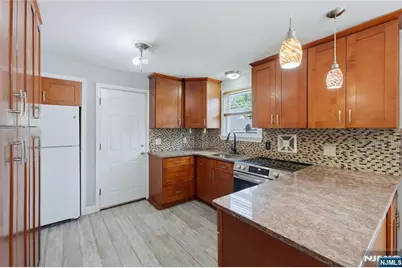 635 Robinson Terrace, Union Township, NJ 07083 - Photo 8
