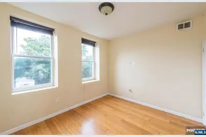 89 Tremont Avenue, East Orange, NJ 07018 - Photo 16