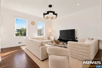 18 Parkside Lane, Teaneck Township, NJ 07666 - Photo 2