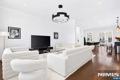 18 Parkside Lane, Teaneck Township, NJ 07666 - Photo 4