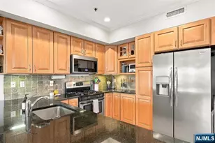 547 Bloomfield Street 4, Hoboken, NJ 07030 - Photo 10