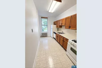 48 Pleasant Avenue 2 #2, Maywood, NJ 07607 - Photo 4