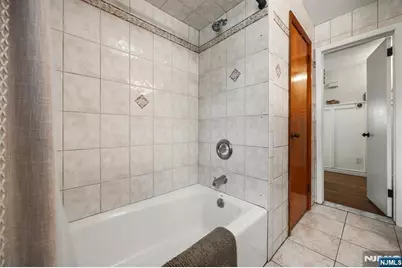 811 Manhattan Avenue, Washington Township, NJ 07676 - Photo 18