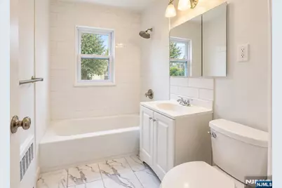 729 Broad 9 #9, Ridgefield, NJ 07657 - Photo 8