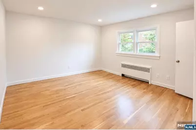 729 Broad 9 #9, Ridgefield, NJ 07657 - Photo 4