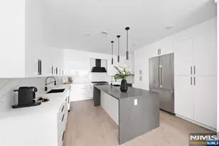 728 Undercliff Ave, Edgewater, NJ 07020 - Photo 2