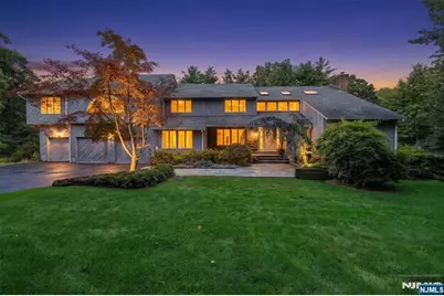 22 Angela Court, Woodcliff Lake, NJ 07677 - Photo 2