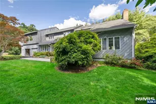 22 Angela Ct, Woodcliff Lake, NJ 07677 - Photo 4