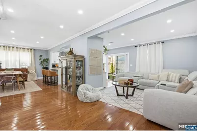 301 Roosevelt Avenue, Hasbrouck Heights, NJ 07604 - Photo 4