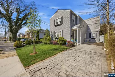 301 Roosevelt Avenue, Hasbrouck Heights, NJ 07604 - Photo 34