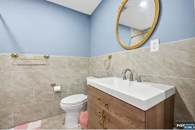 301 Roosevelt Avenue, Hasbrouck Heights, NJ 07604 - Photo 22