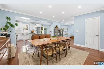 301 Roosevelt Avenue, Hasbrouck Heights, NJ 07604 - Photo 10