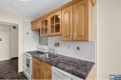 200 Winston, Cliffside Park, NJ 07010 - Photo 6