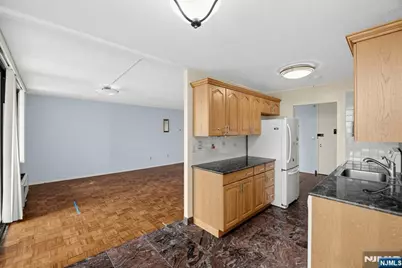 200 Winston, Cliffside Park, NJ 07010 - Photo 8