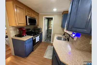 274 Green Avenue, Lyndhurst Township, NJ 07071 - Photo 8