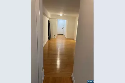3021 Edwin Edwin Avenue 4B #4B, Fort Lee, NJ 07024 - Photo 4