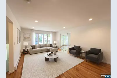 531 Day Avenue, Ridgefield, NJ 07657 - Photo 2
