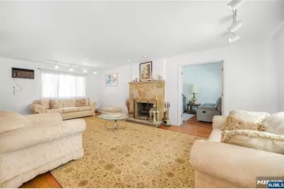 15 E Pierrepont Avenue, Rutherford, NJ 07070 - Photo 2