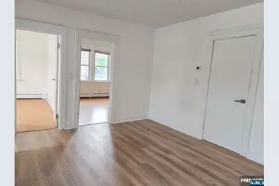 502 Broad Avenue 2Fl #2FL, Ridgefield, NJ 07657 - Photo 4