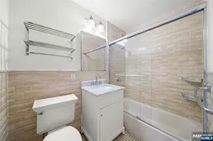 2200 N Central Road 11E, Fort Lee, NJ 07024 - Photo 22
