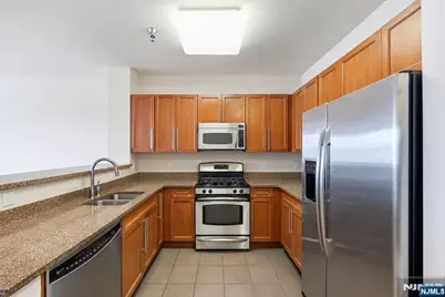 15 Enterprise Court 1-05 #1-05, Jersey City, NJ 07305 - Photo 4