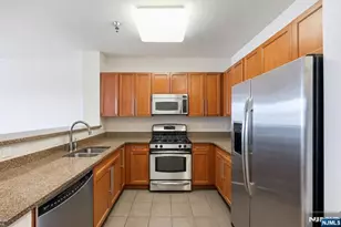 15 Enterprise Ct 1-05, Jersey City, NJ 07305 - Photo 4
