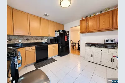 223 Merritt Avenue, Bergenfield, NJ 07621 - Photo 8