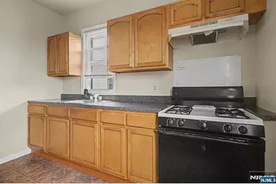 305 Pacific Street, Paterson, NJ 07503 - Photo 22