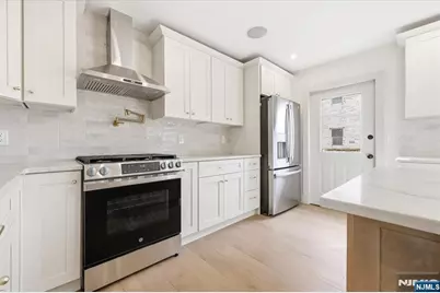 119 Cedar Street C0119 #C0119, Cliffside Park, NJ 07010 - Photo 4