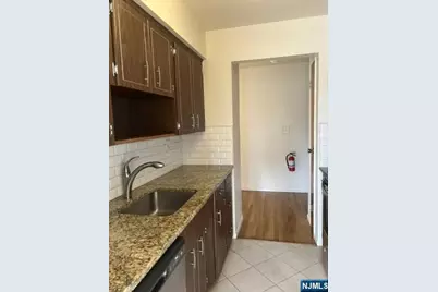 123 Grove Street 12 #12, Clifton, NJ 07013 - Photo 4
