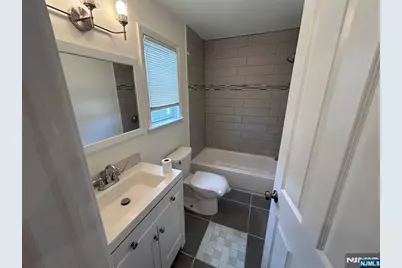 215 Wagaraw Road, Hawthorne, NJ 07506 - Photo 10