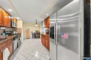 200 Winston Dr L14, Cliffside Park, NJ 07010 - Photo 18