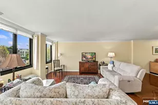 200 Winston Dr L14, Cliffside Park, NJ 07010 - Photo 12