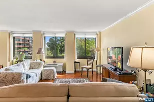 200 Winston Dr L14, Cliffside Park, NJ 07010 - Photo 8