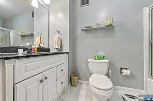 200 Winston Dr L14, Cliffside Park, NJ 07010 - Photo 32