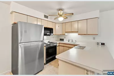 481 Walker Street 1I #1I, Fairview, NJ 07022 - Photo 8