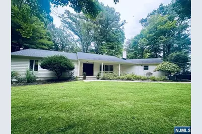 573 Kiowa Drive, Franklin Lakes, NJ 07417 - Photo 2