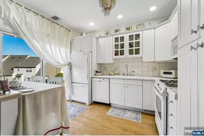 136 Cambridge Drive 1102 #1102, Nutley, NJ 07110 - Photo 10