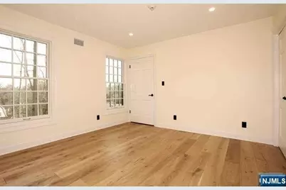 44 W Hill Road, Woodcliff Lake, NJ 07677 - Photo 6