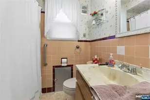 11-04 Harrison Dr, Fair Lawn, NJ 07410 - Photo 18