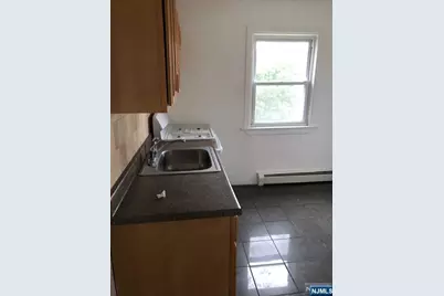 25 Glen Street 2 #2, Cliffside Park, NJ 07010 - Photo 4