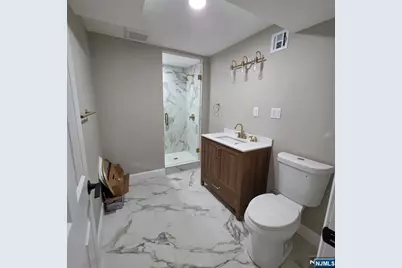 482 Tulane Court, Paramus, NJ 07652 - Photo 16