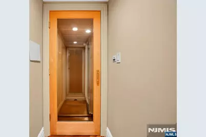 1088 Dearborn Road, Fort Lee, NJ 07024 - Photo 46
